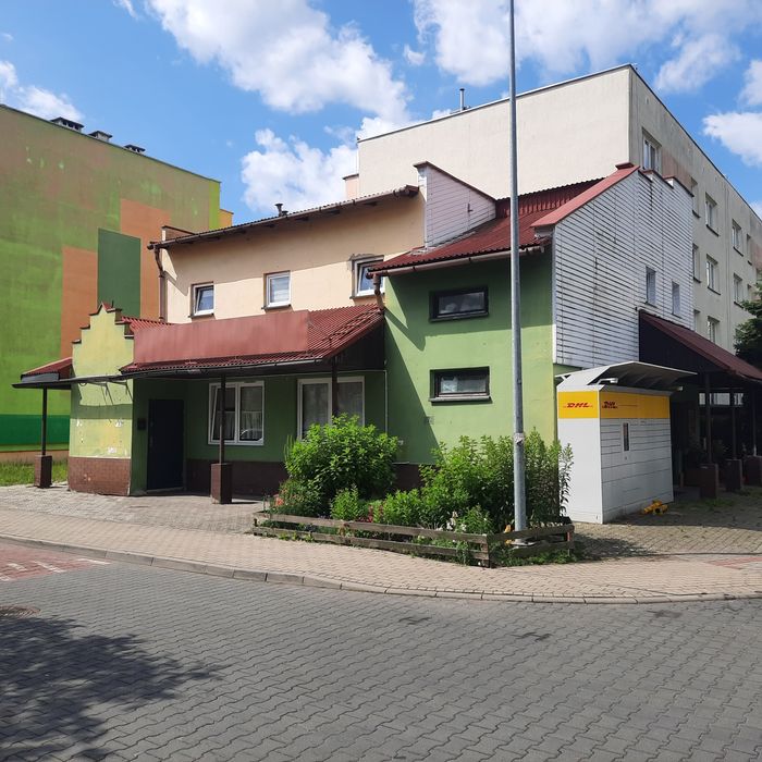 Sprzedam nieruchomość z trzema mieszkaniami i pomieszczeniem usługowym