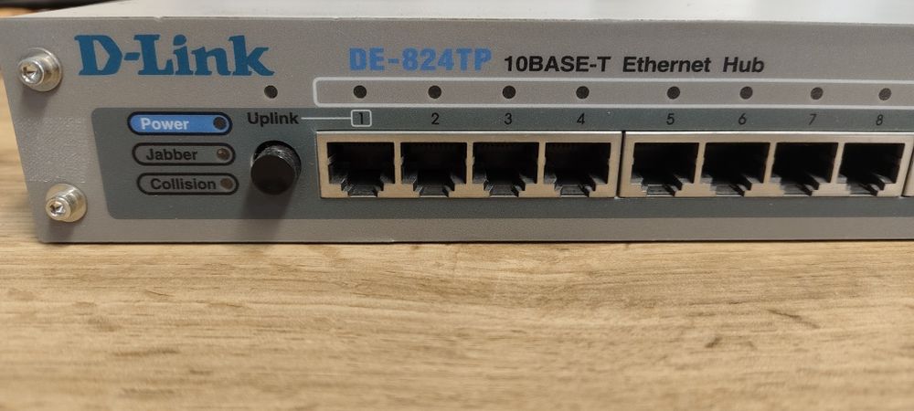 Switch D-Link  DE-824TP