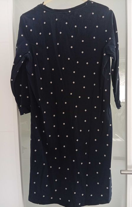 Camisa de dormir azul escuro e branco, com bolso