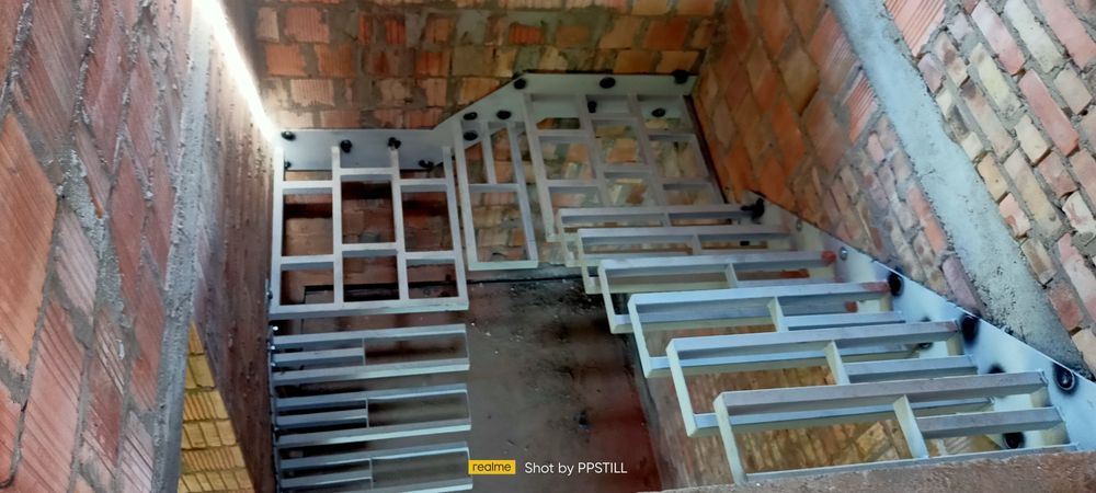 Schody półkowe stalowe