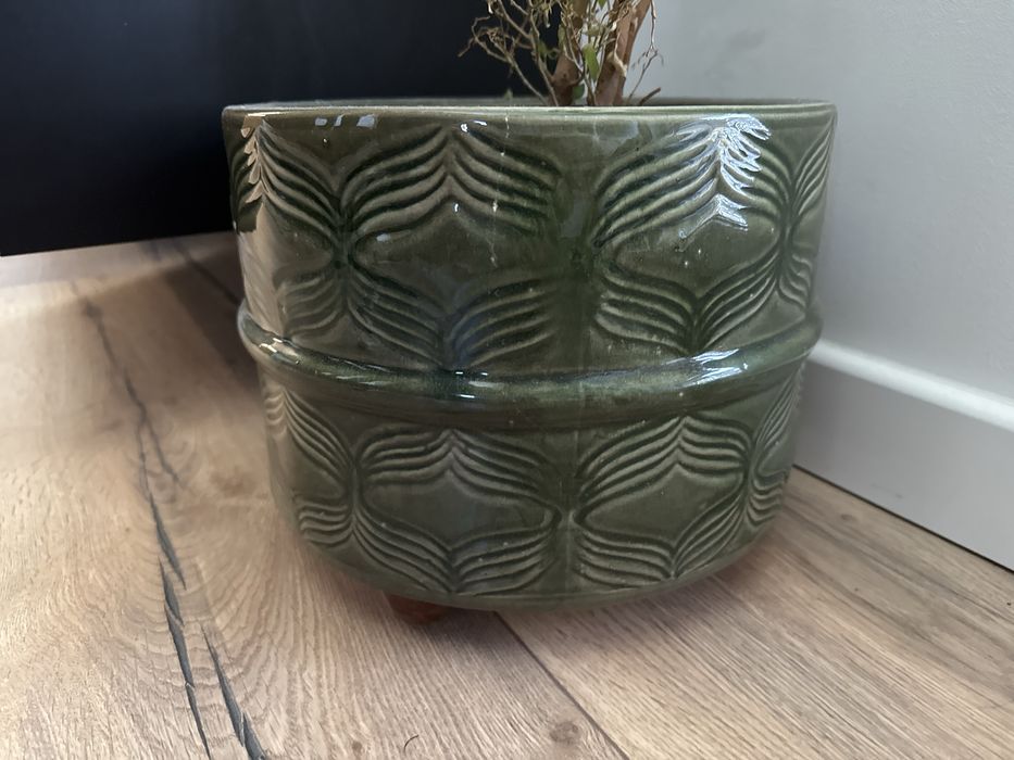 Doniczka duza peknieta