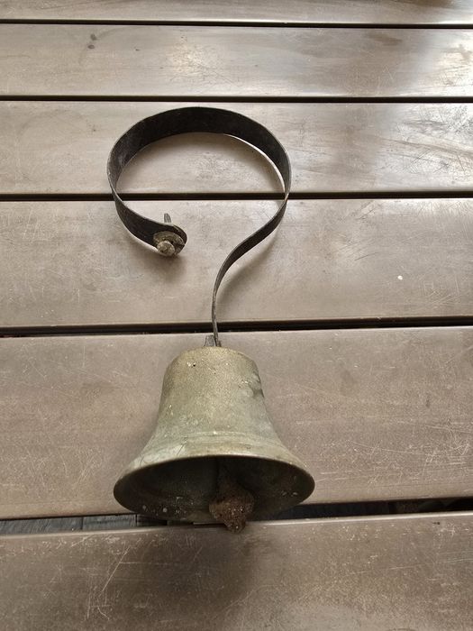 Stary mosiezny dzwonek