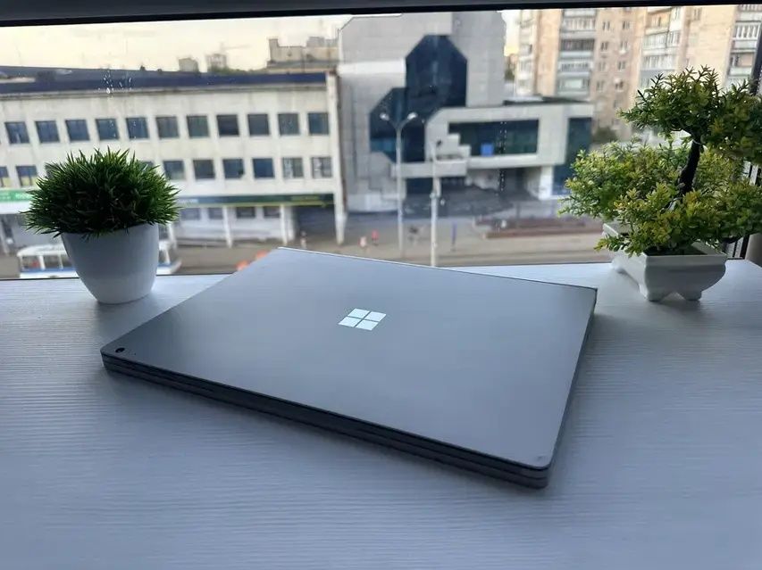 Ноутбук Microsoft Surface Book 1 13.5" / Intel Core i5-6300U / GeForce GPU 1GB / 8GB RAM / 256GB SSD