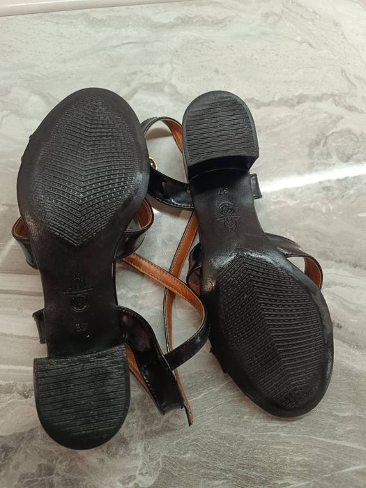 Босоніжки.. Розмір 37