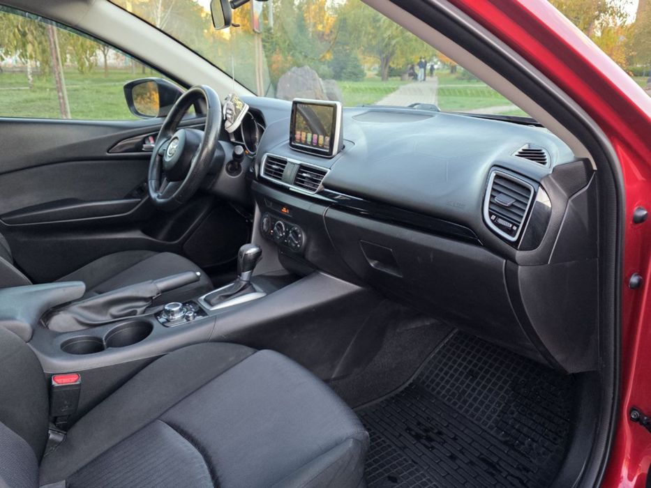 Авто Mazda 3 седан