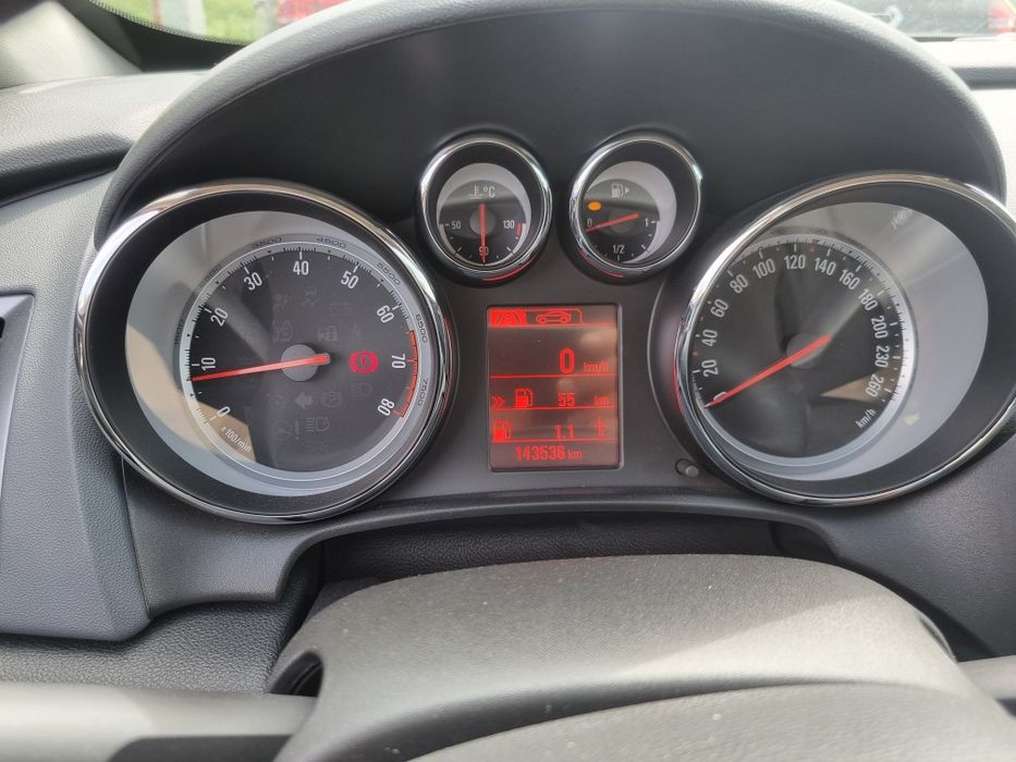 Astra gtc 1.4 benzyna .