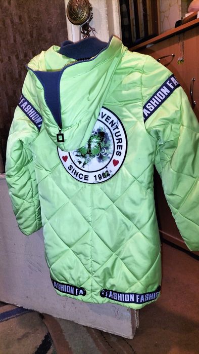 демісезонна куртка на дівчинку