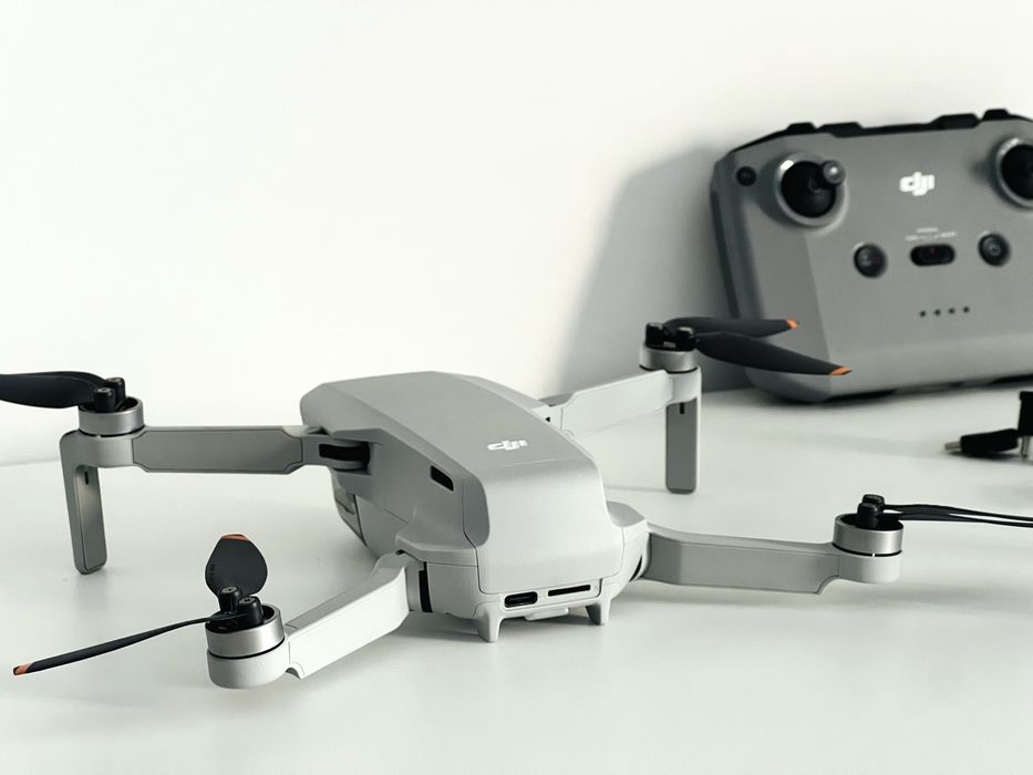 Drone DJI Mini 2 (4K / <249g) – Excelente Estado (Apenas 2 Ciclos de Bateria) + Acessórios