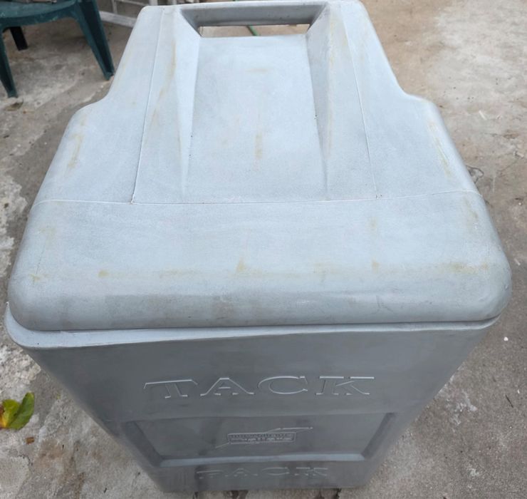 Caixa de arrumaçao de material equestre