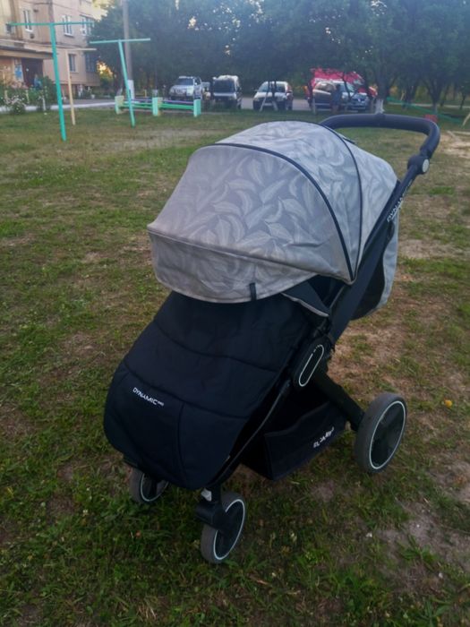 Прогулянкова коляска