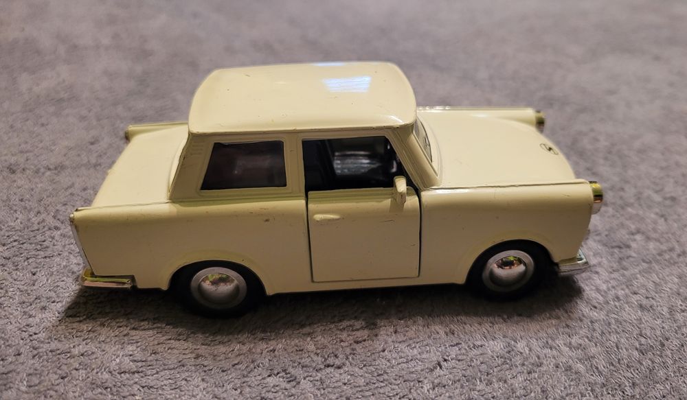 Samochodzik Trabant 601 – SS 4725 – DDR 1989 – Biały – Kolekcjonerski