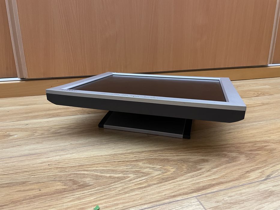 Monitor LCD Hyundai 17” – funcional e económico