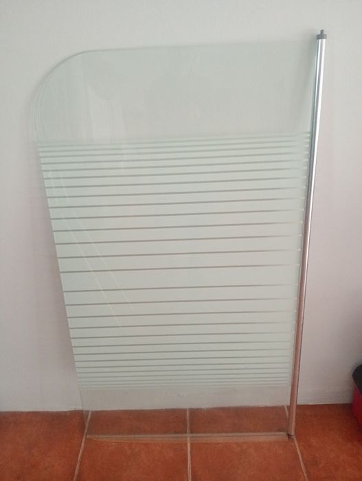 Resguardo de banheira em vidro