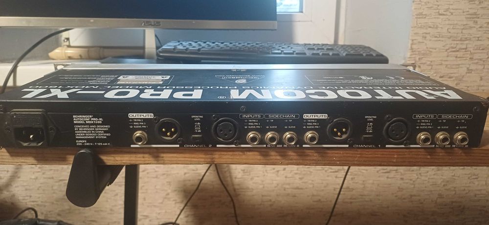 Компрессор-лимитер-енхансер Behringer Autocom PRO-XL MDX1600