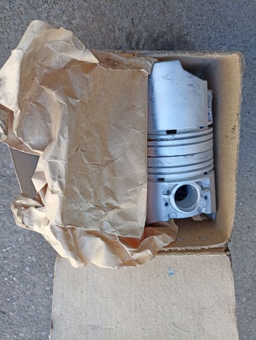 Продам комплект поршней новые 79,4 размер на ВАЗ 2105 без пальцев.: 550 ...