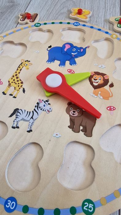 Relógio de brincar em madeira_COMO NOVO