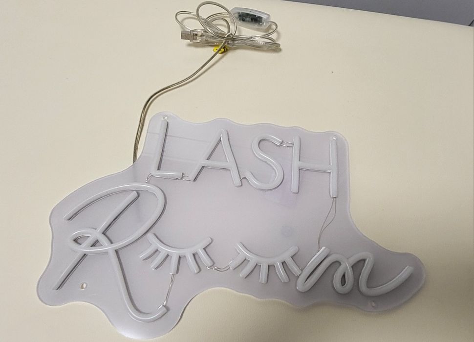 Świecący Neon Lash Room