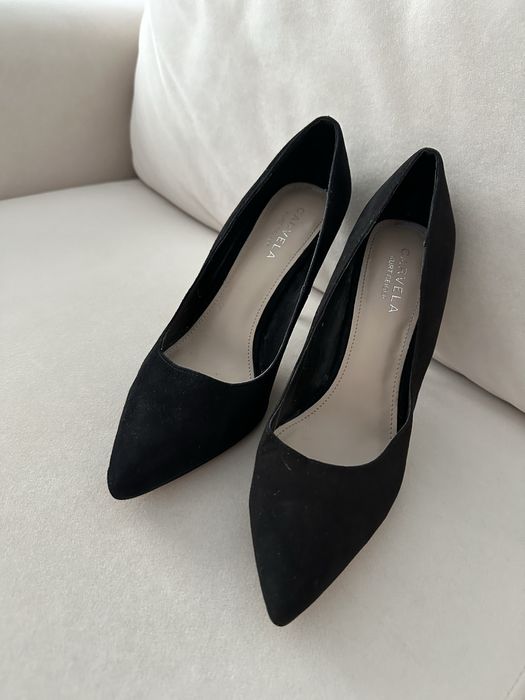 Szpilki czarne zamszowe skórzane 39 carvela