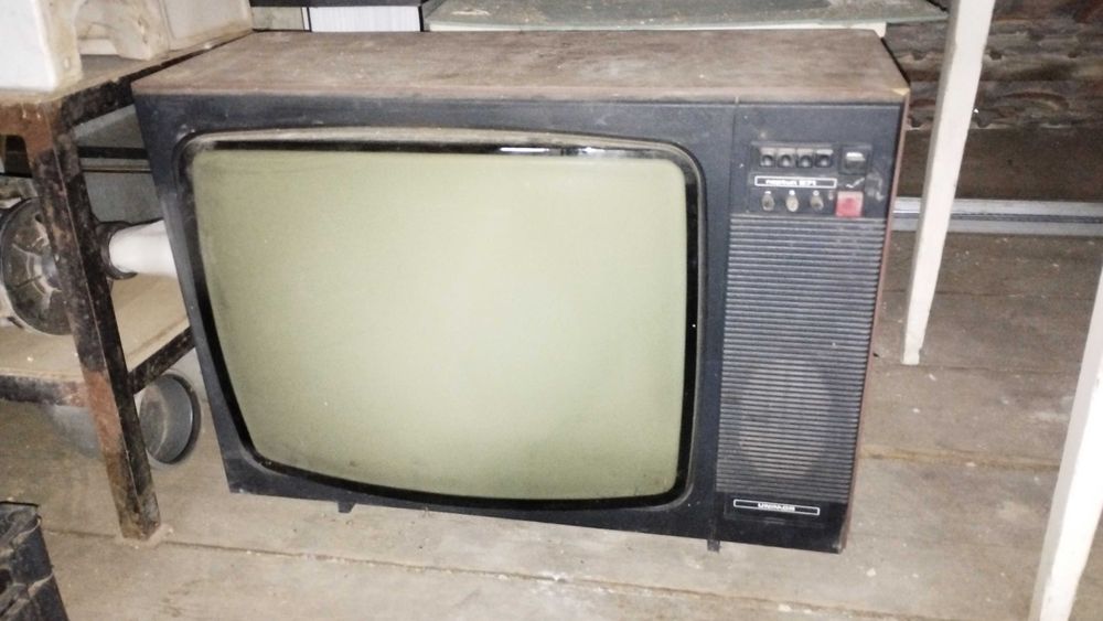Telewizor Neptun 671, stary teleodbiornik z czasów PRL