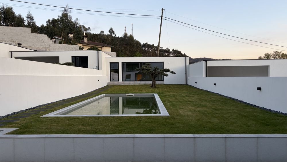 Serviços de jardinagem e limpeza de terrenos.