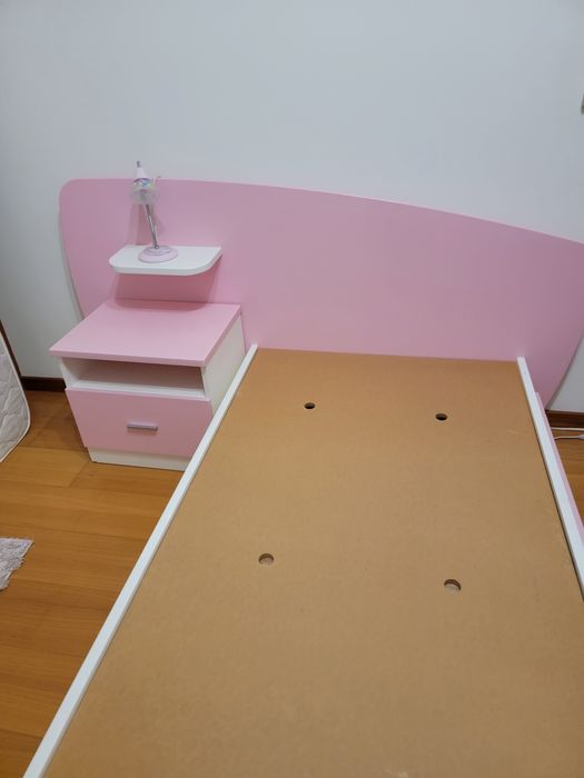 Cama Juvenil 90x190 + Colchão Ortopédico + Gaveta + Mesa Cabeceira