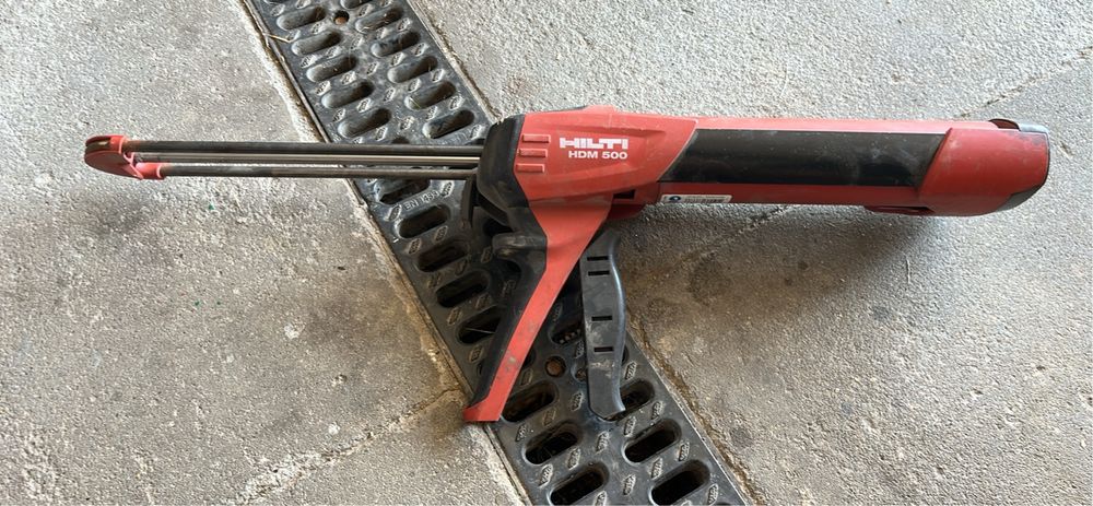 Pistolet do kleju hilti