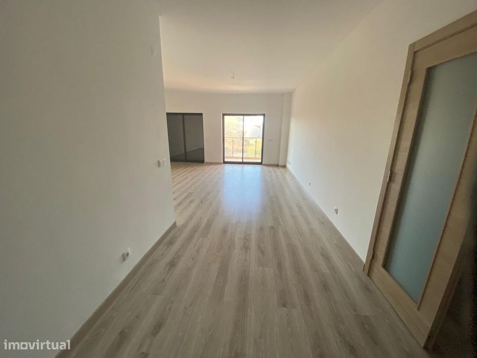 Apartamento T3 com Estacionamento e Arrecadação – Centro de Loulé