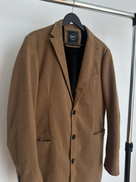 Brązowy męski płaszcz elegancki płaszczyk wiosenny basic M 48 J.Boyz