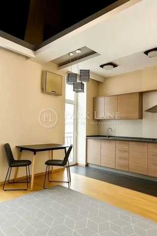 Історичний центр Басейна 17 дві спальні євроремонт купити