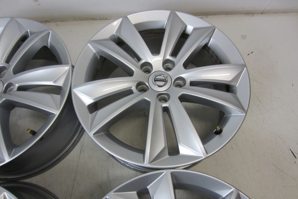 felgi aluminiowe 17  volvo c30 v50 v60 s60 cx30 xc60 v70 oryginał