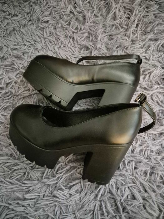 Buty na dużym obcasie