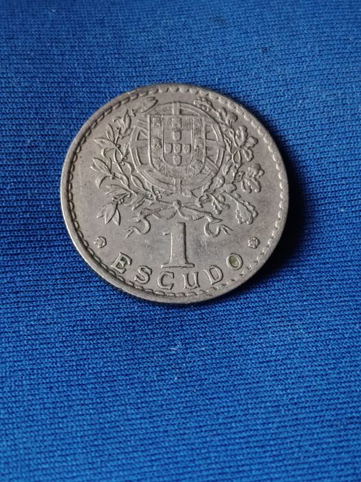 Moeda de 1 escudo de 1966 Antiga Portuguesa