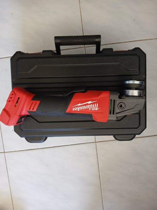 Vende-se conjunto novo  composto de (4) maquinas Milwaukee