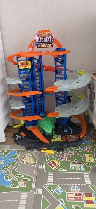 Pista HOT WHEELS City Mega Garagem ( 76 x 16,5 x 61 cm)
