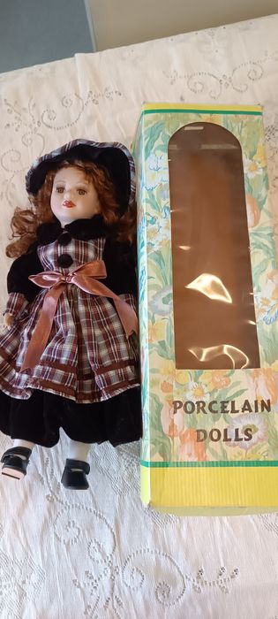 Boneca porcelana