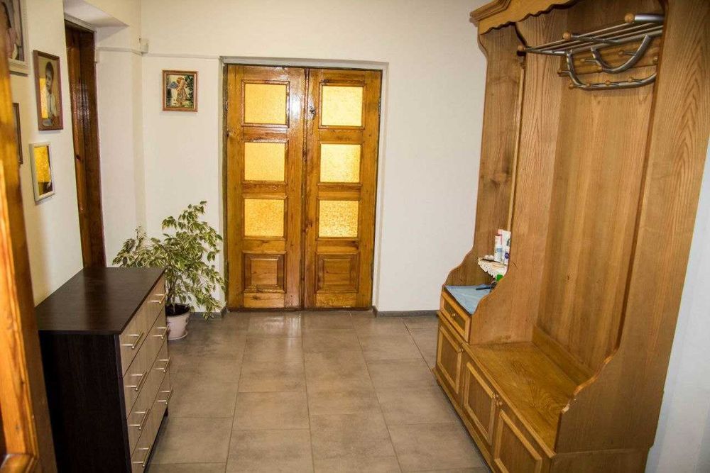 Продам будинок м. Кременець (перша лінія)