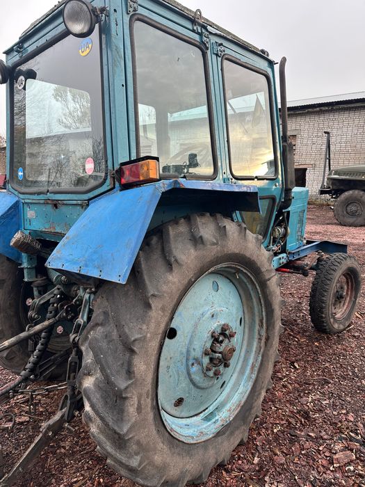 Трактор МТЗ 80 .