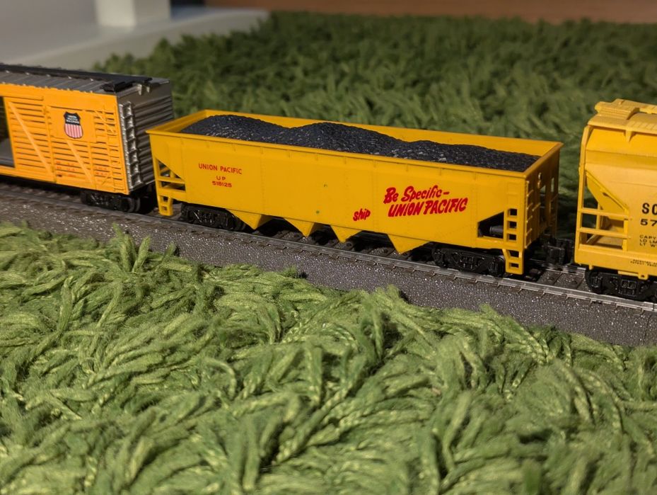 Lokomotywa Bachmann Santa Fe 307 z wagonami skala H0