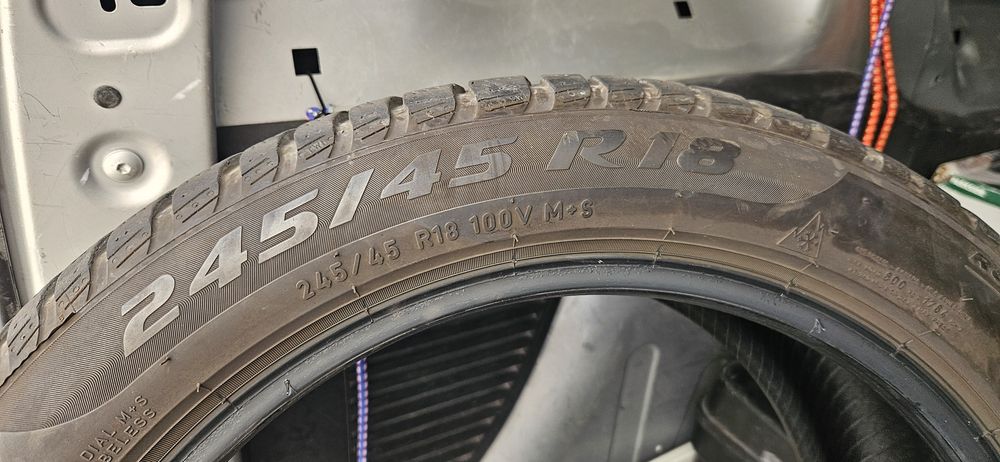 Pneus usados 245 45 R18  275 40 R18