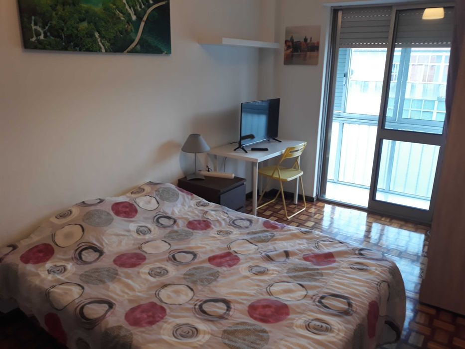 Quartos casal em T3 de charme. Graça. Lisboa.
