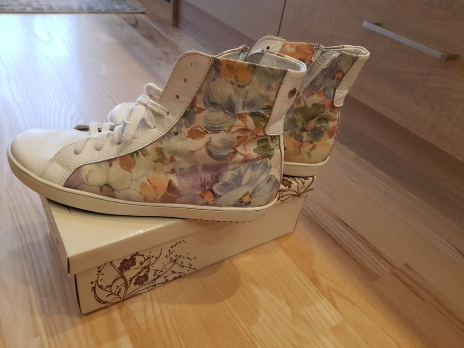 Unikatowe  botki  sneakersy  damskie  skórzane  w kwiaty r. 39