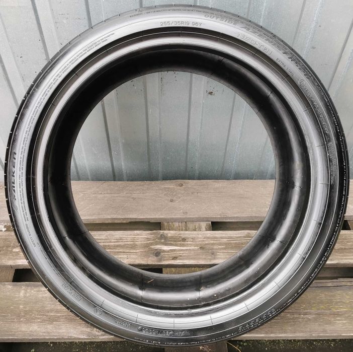 312) Opona - 255/35/19 - Falken - 6mm - 1x2023 - Letnia