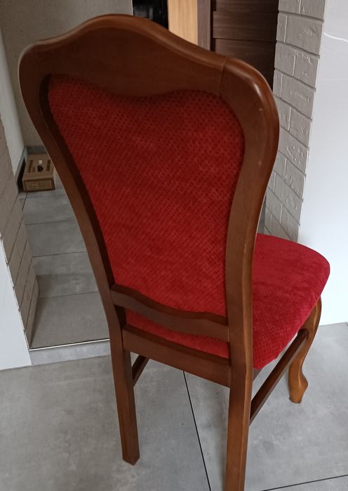 Krzesła na profilach z litego drewna