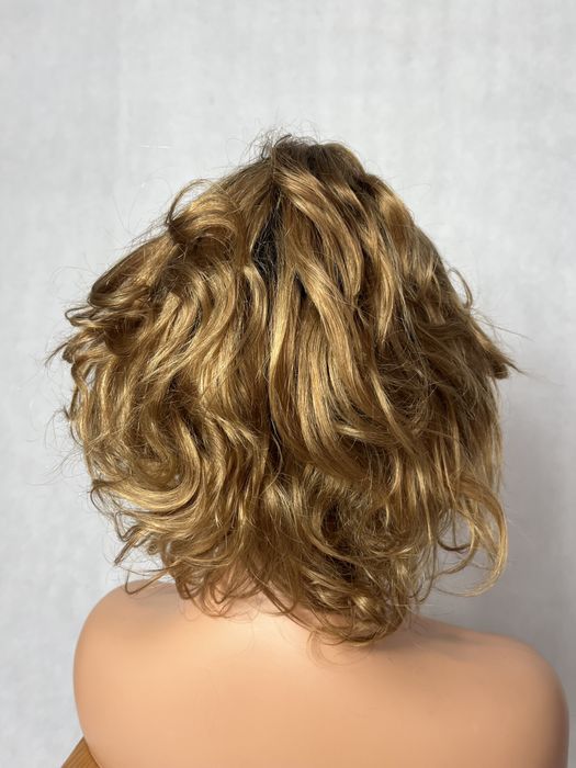 Peruka włosy naturalne kręcone rozjasniana