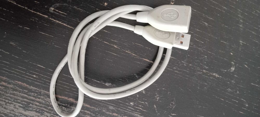 Cabo USB antigo com entrada específica