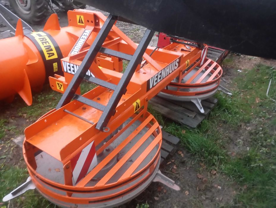 Rozbijak równarka pryzm trawy rozgarniacz wał