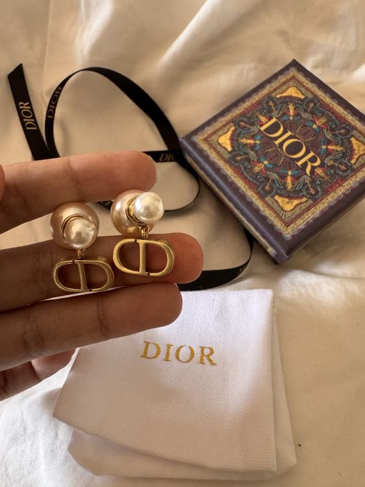 Brincos Dior Dourado Perolas