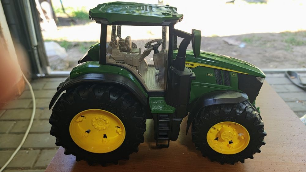 Bruder traktor john deere