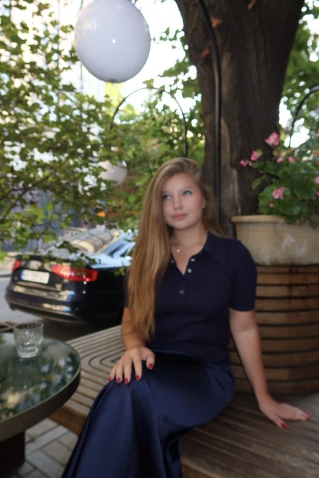 Синя атсласна спідниця бренду Must Have