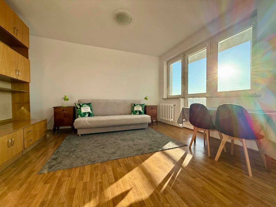 Jasna kawalerka  z dużym balkonem!